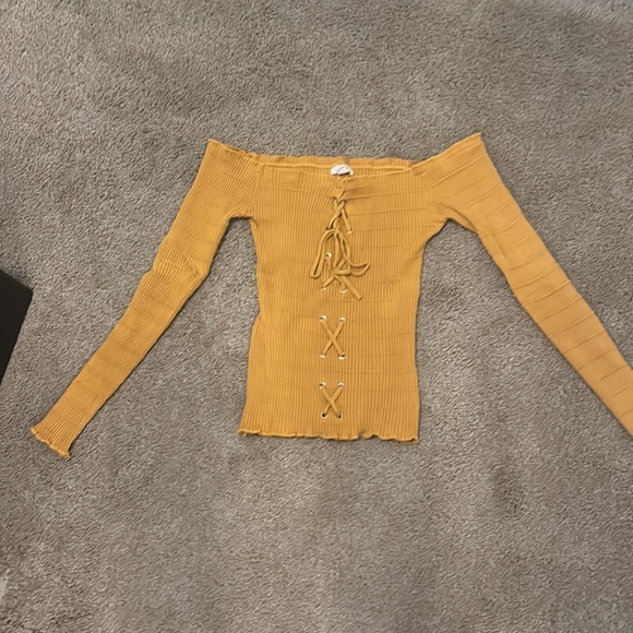 Off the shoulder top - Picture 2 of 3